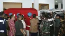Jenazah BJ Habibie keluar dari RSPAD. (Bambang E Ros/Fimela.com)