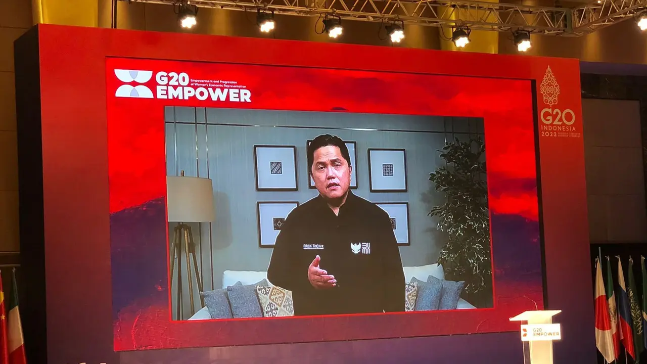 Menteri Badan Usaha Milik Negara (BUMN) Erick Thohir dalam acara G20 Side event Rebuilding women's Productivity Post Pandemic, di Hotel Royal Ambarrukmo, Yogyakarta, Rabu (18/5/2022).