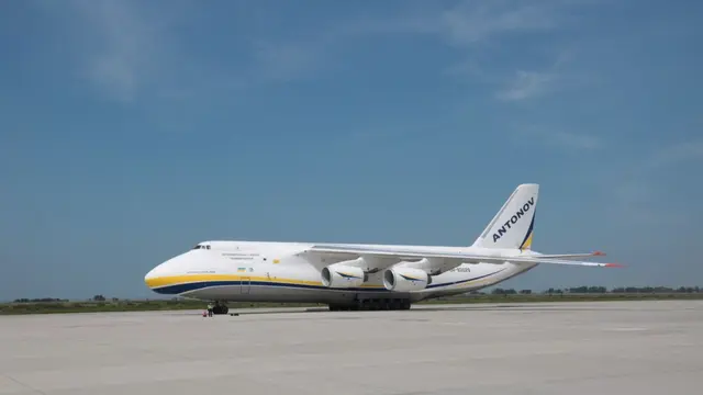 Pesawat kargo charter Antonov Internasional AN124-100 berhasil mendarat dan lepas landas di Bandara Internasional Yogyakarta (YIA) di Kulon Progo pada Rabu 10 Maret 2021.
