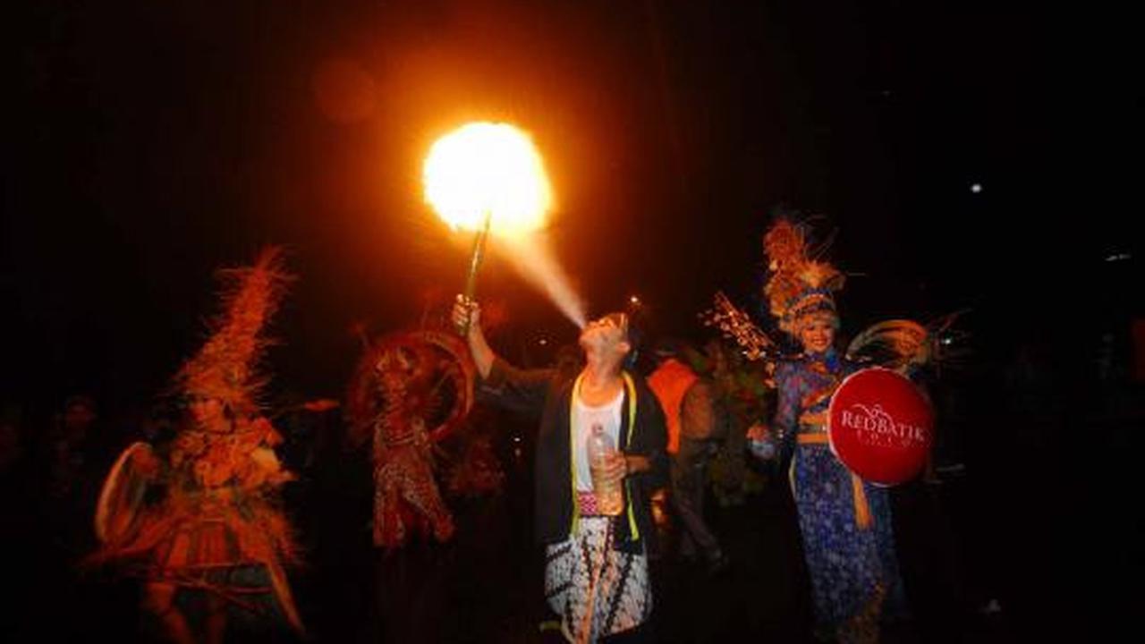 Ahok buka karnaval car free day night di Jakarta