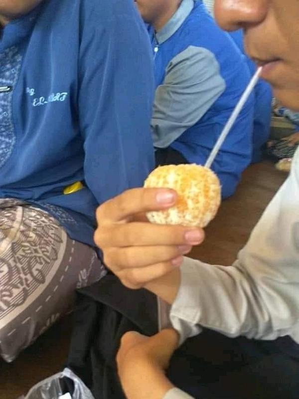 6 Cara Makan Jeruk Ini Nyeleneh Banget, Bikin Geleng Kepala (sumber: Instagram.com/id.dagelan)