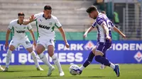 Bek Timnas Indonesia, Jay Idzes, tampil solid mengawal lini belakang Sassuolo saat bersua Fiorentina pada laga pekan ke-34 Serie A di Stadio Artemio Franchi, Florence, Minggu (26/04/2026) malam WIB. Sayangnya, bang Jay harus puas membawa Sassuolo meraih hasil imbang 0-0 kontra Fiorentina. (Massimo Paolone/LaPresse via AP)