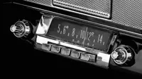 Sebelum era layar sentuh, head unit cuma merupakan aksesoris yang terdiri dari radio dan pemutar kaset saja.