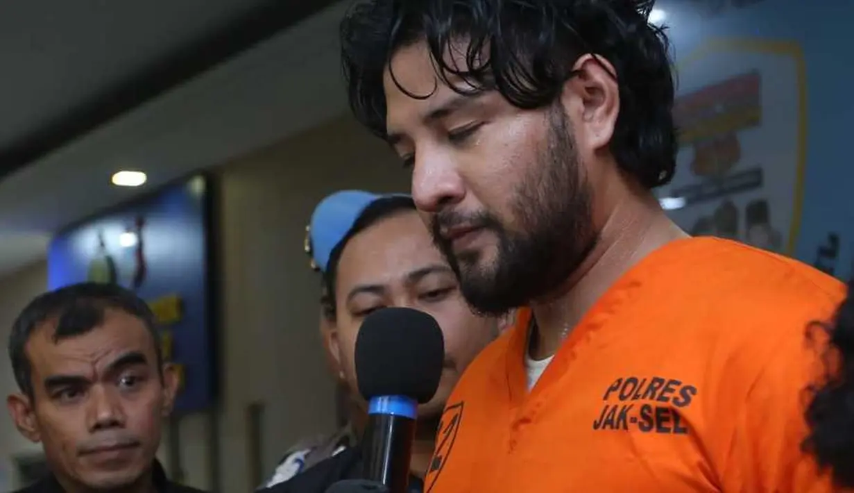 "Ancaman hukuman 4 sampai 12 tahun penjara dan denda Rp1 Miliar," kata Kombes Ade Ary Syam Indradi.[KapanLagi.com/Bayu Herdianto]