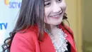 Prilly mengaku sejak SD suka dengan lagu yang dibawakan oleh Ariel tersebut. Bahkan ia tidak merasa bosan selalu mengulang-ulangnya. (Galih W. Satria/Bintang.com)