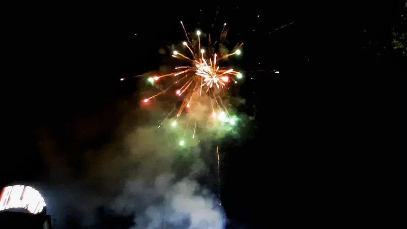 Pesta Kembang Api Sambut Tahun Baru Imlek di Solo