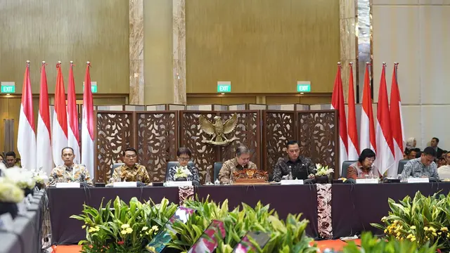 Kepala Staf Kepresidenan Moeldoko dan sejumlah menteri saat mengikuti kegiatan One Map Policy Summit 2024, di Jakarta, Kamis (11/7/2024). (Istimewa)