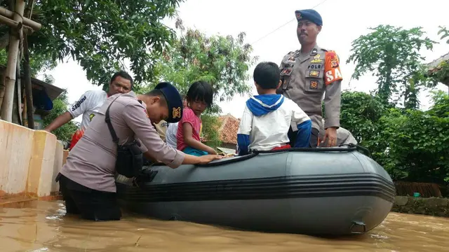 Banjir Hingga Longsor Landa Kawasan Timur Cirebon dan Majalengka