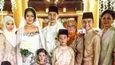 Terlihat dari keluarga mempelai lelaki hadir dalam akad nikah yang digelar di Novotel Resort & Convention Center, Bogor, Jawa Barat. (Instagram)