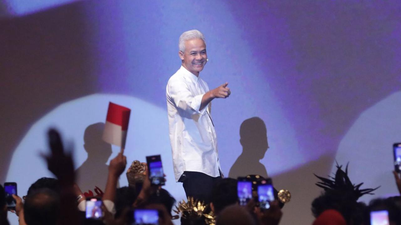 Bakal Calon Presiden dari PDIP Ganjar Pranowo menghadiri acara Forum Alumni Perguruan Tinggi se-Indonesia  di Jakarta Theater, Jakarta, pada Minggu (17/9/2023).