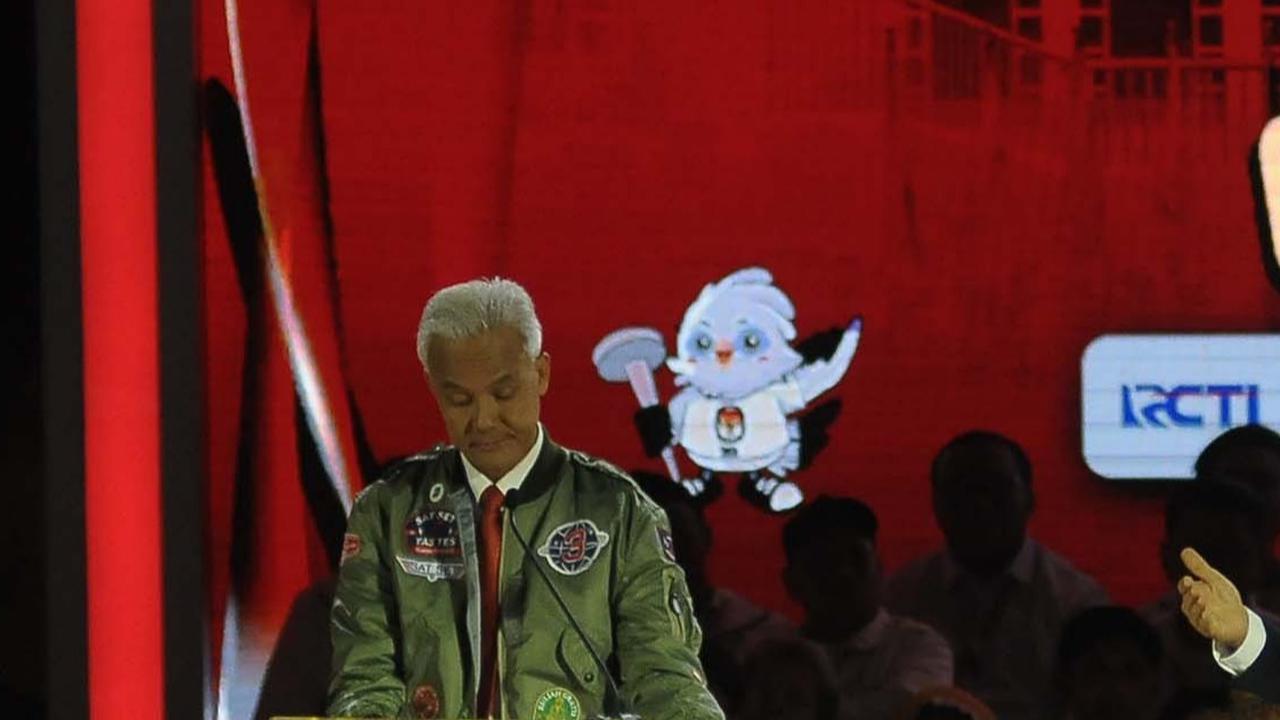 Menurutnya, anggaran sebesar itu hanya untuk beli alutsista bekas.