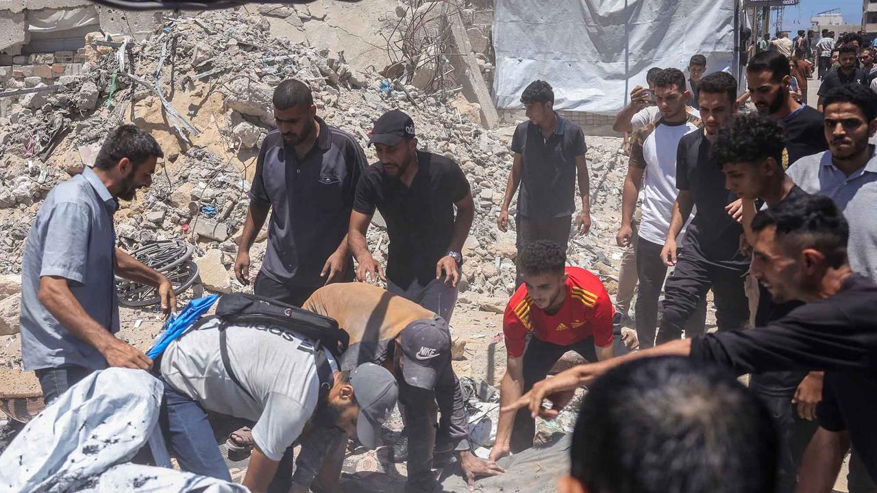 FOTO: Biadab! Serangan Israel Kembali Hantam Tenda Pengungsi di Gaza