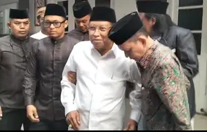 Kiai Said Aqil Salat Hajat Bareng Gus Kikin Jelang Pemilihan Ketum PBNU, Sebuah Kode?