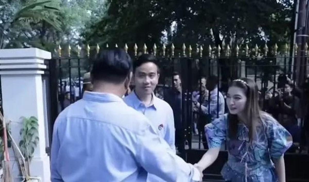 Bersalaman dengan Prabowo