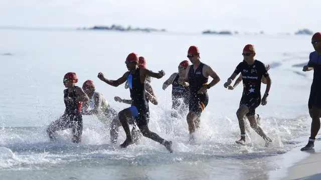 Bangkitkan Aktivitas Olahraga Wisata Pantai di Pulau Laskar Pelangi Lewat Triathlon
