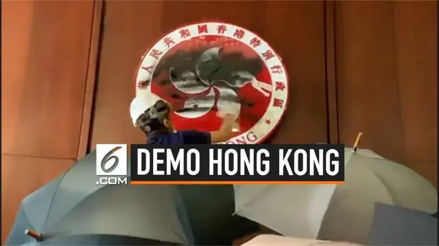 VIDEO: Demonstran Corat-Coret Gedung Legislatif Hong Kong