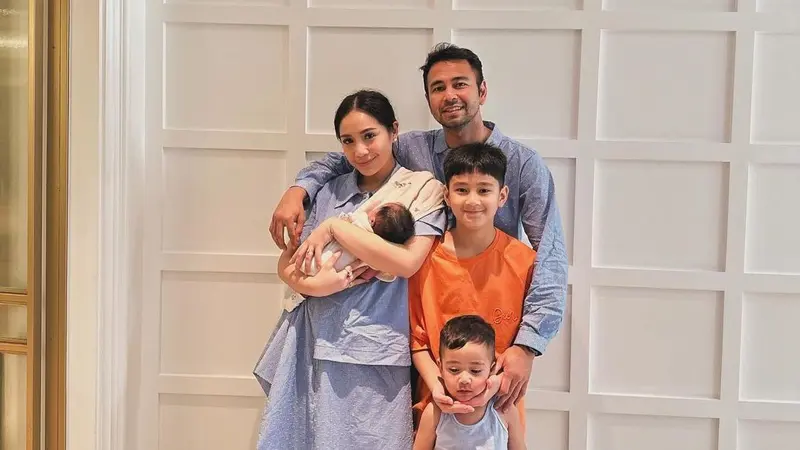 Ternyata Nama Lily, Bayi yang Digendong Nagita Slavina, Diberikan oleh Raffi Ahmad dan Dia Juga yang Mengazankannya (instagram.com/raffinagita1717)