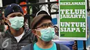 Koalisi Selamatkan Teluk Jakarta menggelar aksi unjuk rasa di depan Gedung DPRD Jakarta, Kamis (25/2). Massa menuntut agar dibatalkannya pengesahan dua Raperda Reklamasi (RZWP3K dan RTR Pantura Jakarta). (Liputan6.com/Immanuel Antonius)