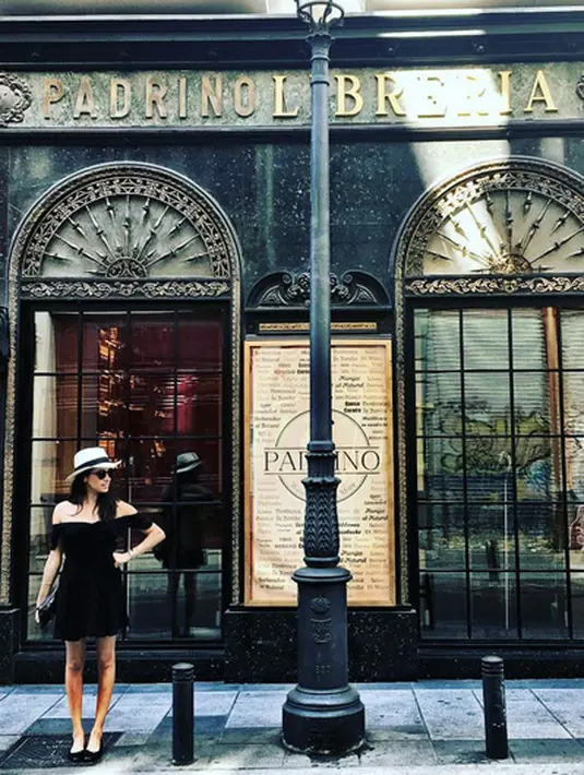 Sepertinya Pangeran Harry dan Meghan tak akan mungkin mengambil resiko memiliki anak sebelum menikah. Pasalnya itu akan berpengaruh terhadap nama besar yang dimiliki keluarga kerajaan Inggris. (Instagram/meghanmarkle)