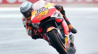 Pembalap Repsol Honda, Pol Espargaro, menjadi yang tercepat pada sesi latihan bebas pertama (FP1) MotoGP Mandalika 2022 yang digelar di Sirkuit Mandalika, Jumat (18/3/2022) pagi WIB. (AFP/Jose Jordan)