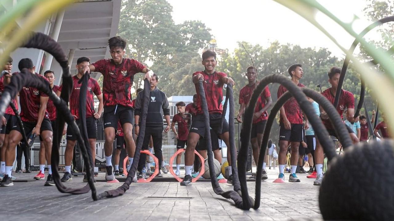 Latihan fisik ini dilakukan sebagai pemusatan untuk memantapkan fisik para pemain Timnas Indonesia U-20 untuk berlaga di tiga laga internasional. Foto: Bola.com / Bagaskara Lazuardi<br>