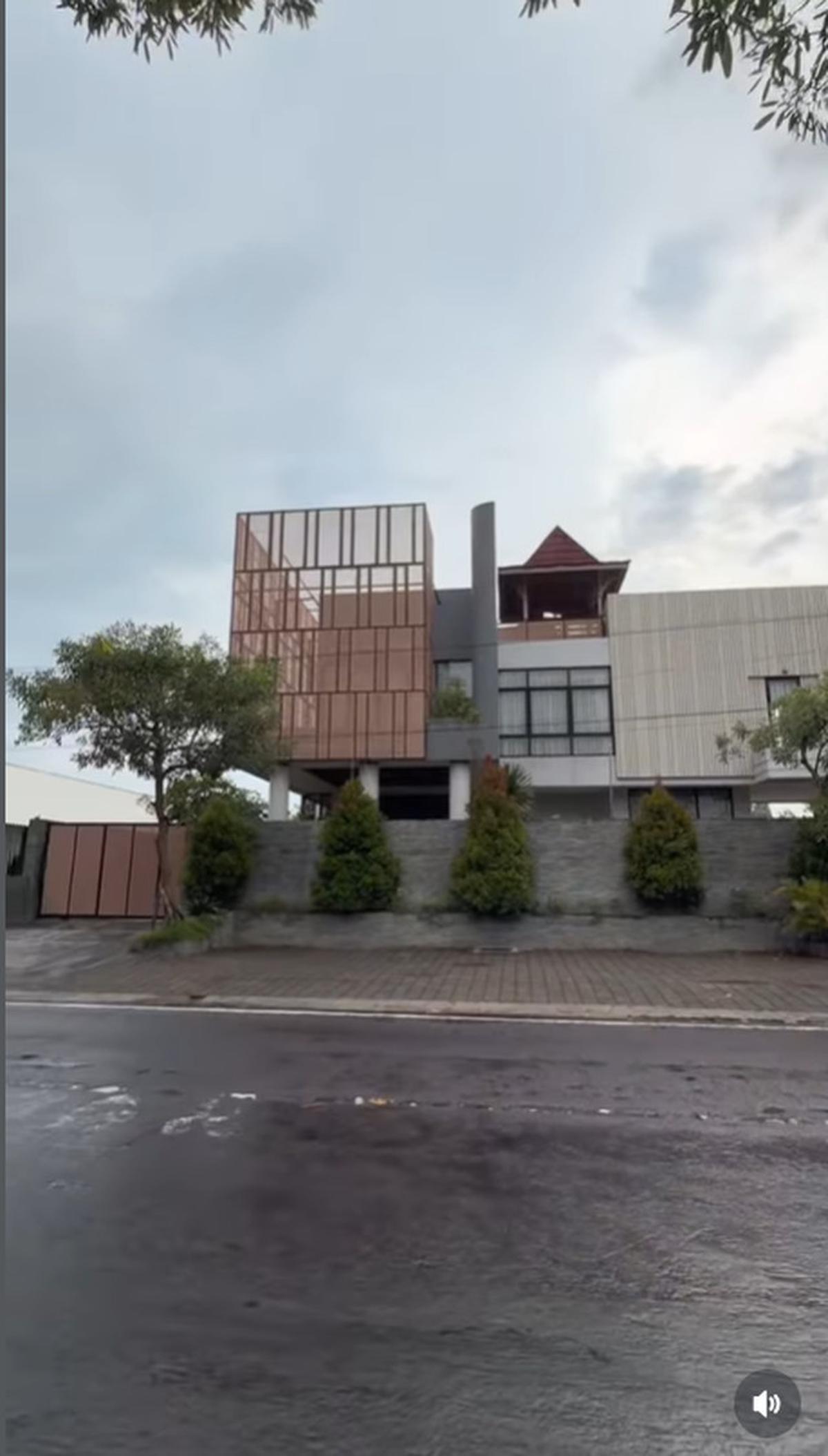 Fasilitas Rumah Denny Caknan, Jadi Pusat COD Ngawi dan Ada WiFi Gratis