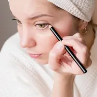 Teknik eyeliner yang dapat dicoba agar mata terlihat lebih besar dan lebih segar (Foto/Sumber: Freepik)
