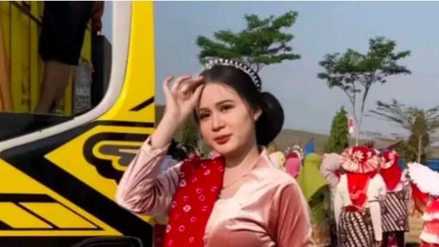 Viral Sosok Putri Liliana, Model Cantik Asal Rembang yang Rela Dinikahi Sopir Truk