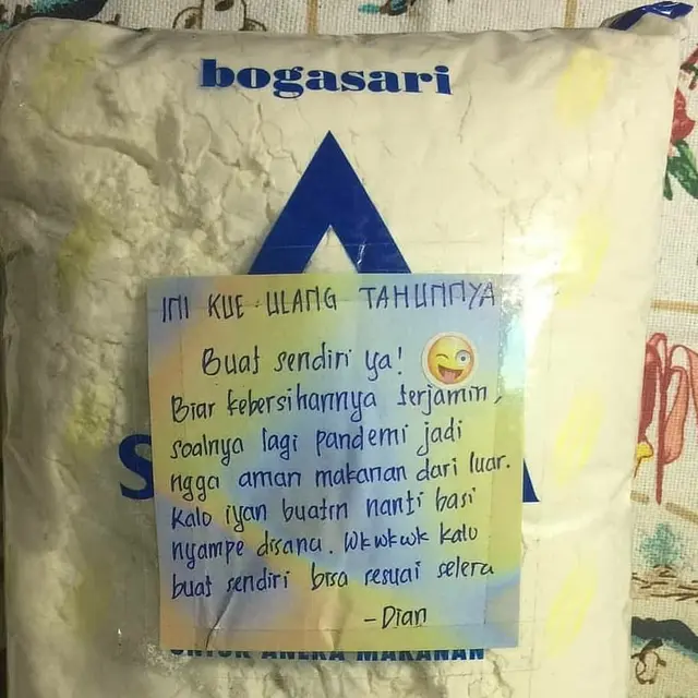 8 Potret Aksi Nyeleneh Orang yang Bikin Repot, Bikin Geleng Kepala