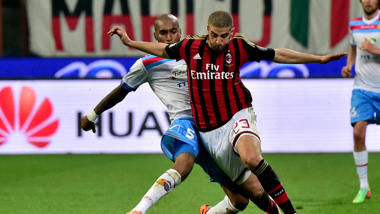 Pesepak Bola Bertubuh Gemuk Saat Merumput