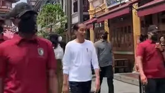 Presiden Jokowi dan bersama Kaesang Pangarep dan Erina Gudono ke PIK, Jakarta Utara