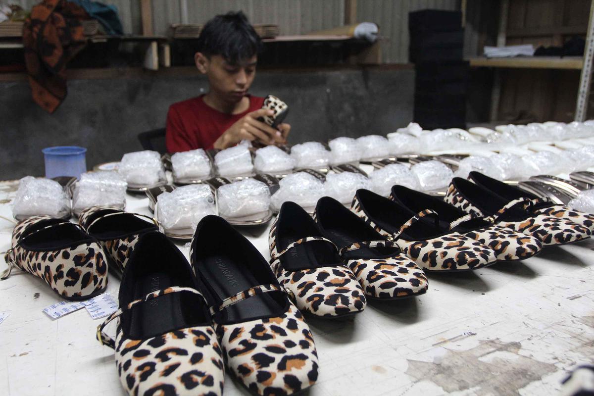 FOTO: Industri Alas Kaki Nasional Melangkah Kencang, UMKM Jadi Penopang Utama