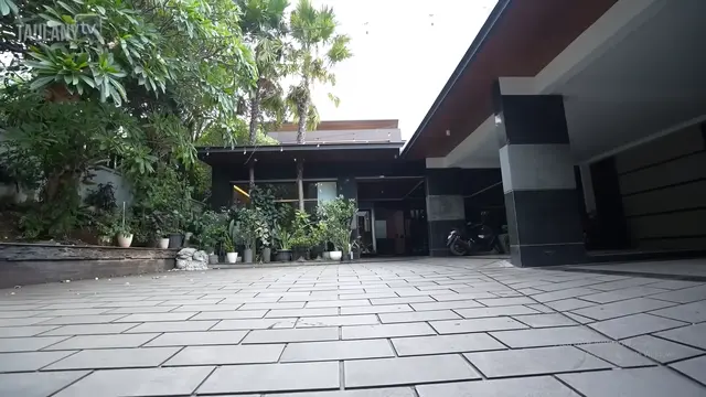 Potret Taman Mini di Area Tengah Rumah Rachel Vennya/ Youtube Taulany TV