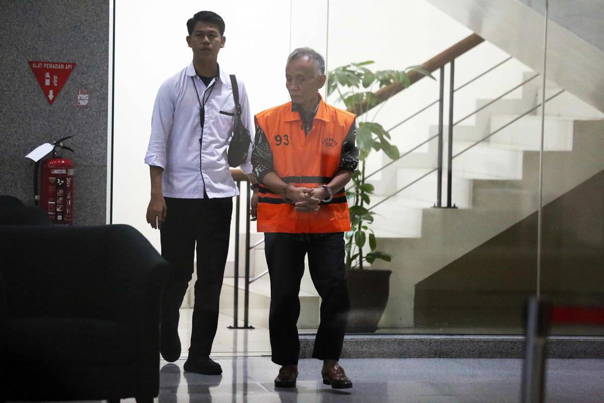 FOTO: KPK Dalami Peran Ayah Bupati Bekasi dalam Kasus Suap Proyek