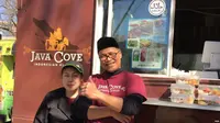 Dewi dan Andre Masfar, pemilik "Java Cove Indonesian Kitchen" food truck di Washington, D.C . (Dokumentasi VOA News)