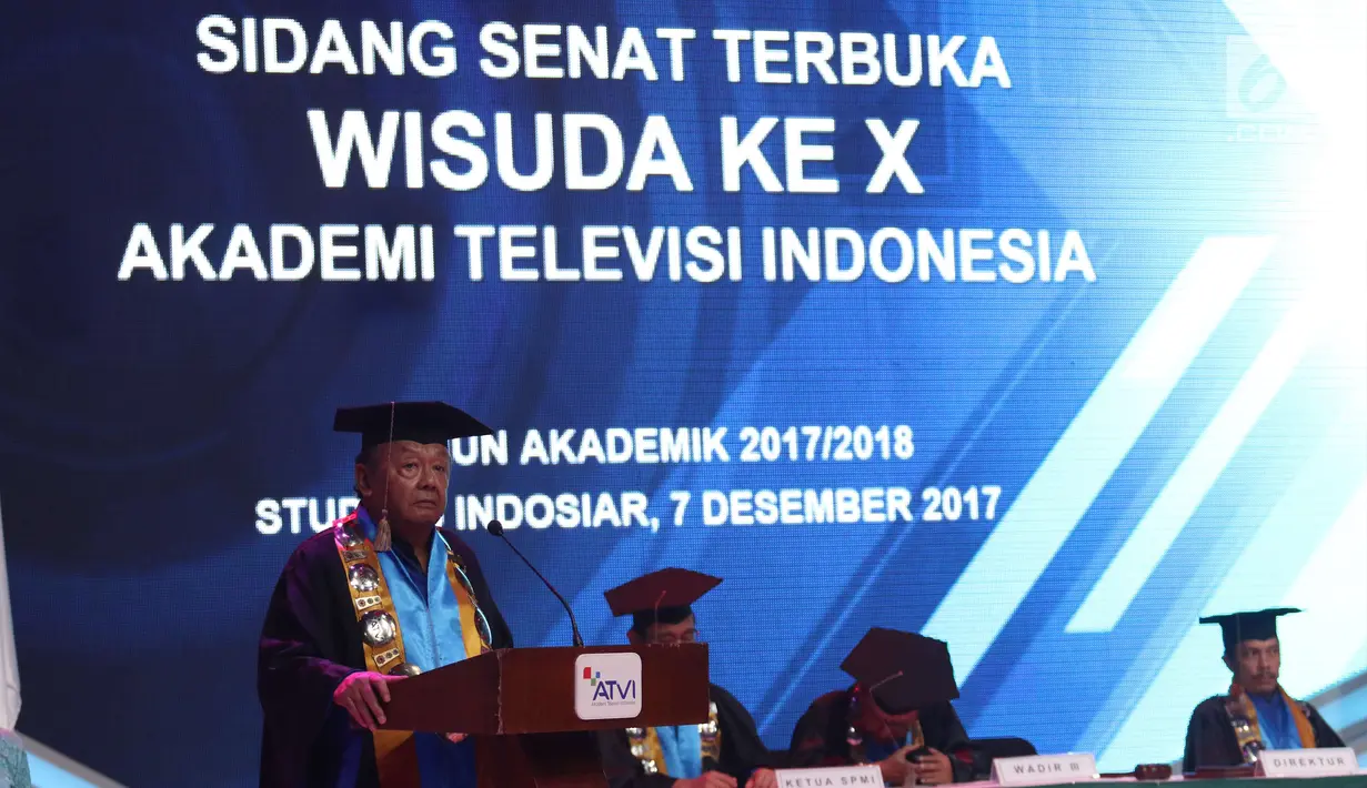 Direktur ATVI Drs. Eduard Depari MA.,MSc. saat meberikan sambutan dalam Sidang Senat Terbuka Wisuda ATVI ke-X di Jakarta, Kamis (7/12). (Liputan6.com/Angga Yuniar)