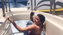 Kylie Jenner bahkan mengunggah fotonya saat menggunakan bikini. (instagram/kyliejenner)