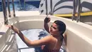 Kylie Jenner bahkan mengunggah fotonya saat menggunakan bikini. (instagram/kyliejenner)