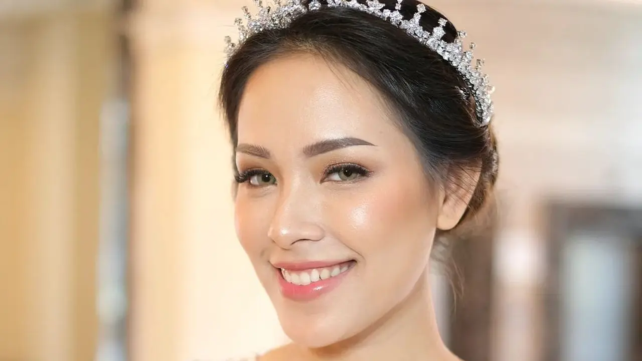6 Inspirasi Makeup Flawless Lady Nayoan yang Effortless untuk Pernikahan hingga Harian