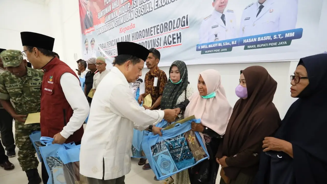 Ketua Satuan Tugas (Kasatgas) Percepatan Rehabilitasi dan Rekonstruksi (PRR) Pascabencana Wilayah Sumatera Muhammad Tito Karnavian