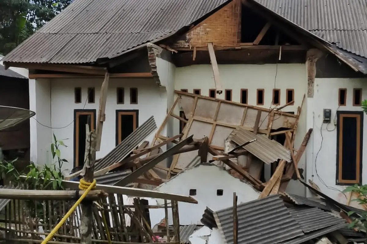 Rumah rusak akibat gempa Banten, Jumat (14/1/2022).
