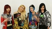2NE1 kembali mengejutkan penggemar dengan karya terbaru yang akan diluncurkan dalam waktu dekat.
