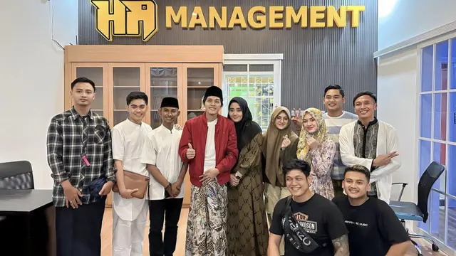 Potret Gus Iqdam dan istri mampir ke kantor Happy Asmara, sumber Instagram: @happy_asmara77