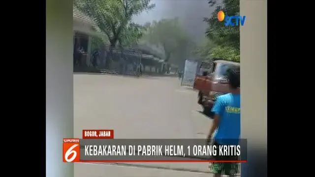 Kebakaran menghanguskan pabrik produsen helm di Bogor, Jawa Barat. Seorang karyawan kritis dan ratusan karyawan lain berhamburan menyelamatkan diri.