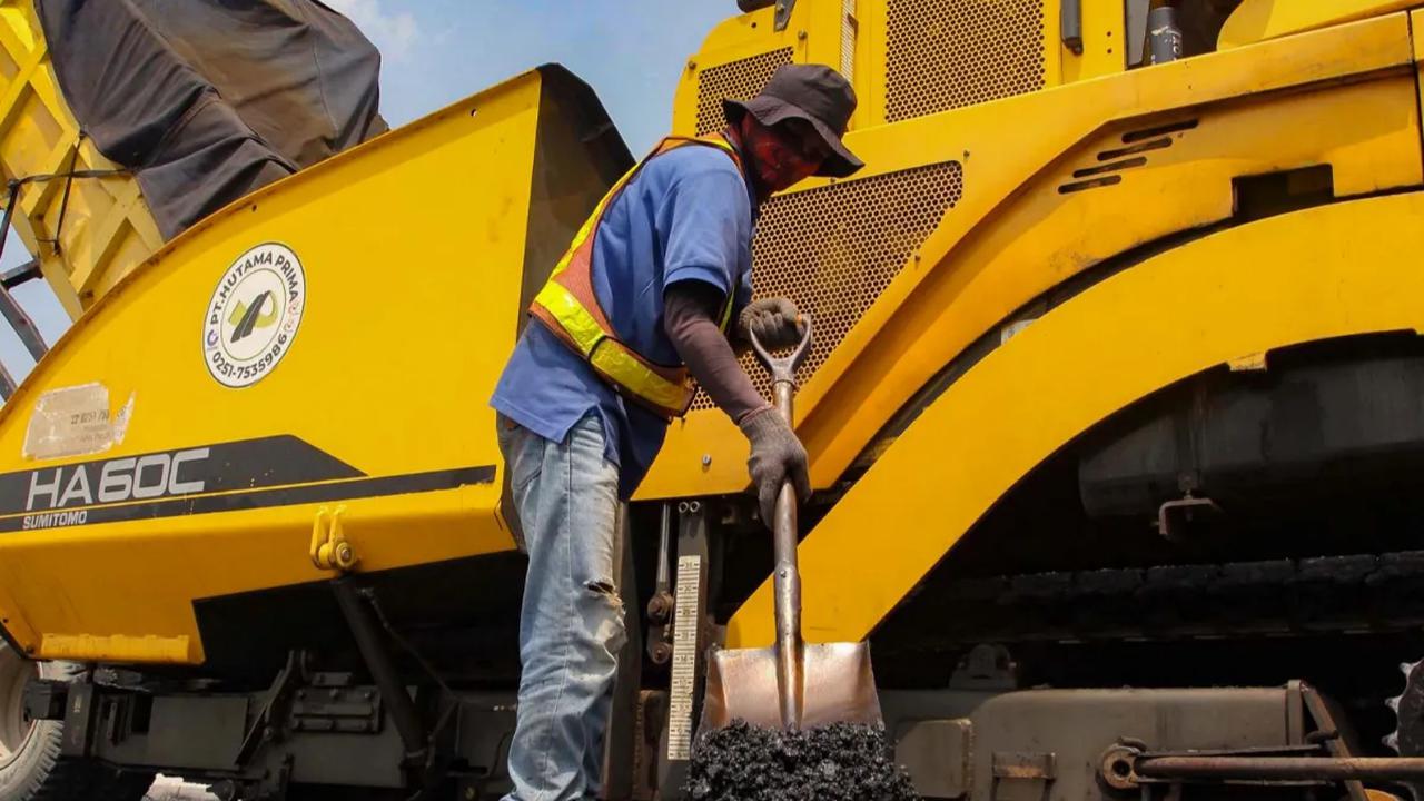 Aspal plastik untuk proyek jalan perumahan saat ini sudah mulai banyak digunakan.<br>&nbsp;<br>Seperti di kawasan BSD Serpong, Tangerang ini. Di sana sedang dilakukan pengaspalan dengan menggunakan teknologi tersebut.<br><br>