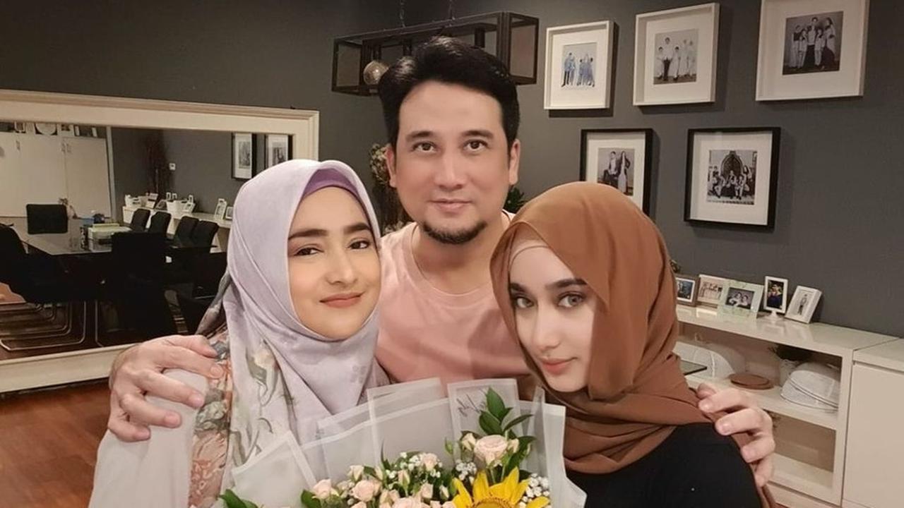 Cindy dan Firman tidak khawatir dengan anak sulung mereka, karena sudah ada sang suami yang menjaganya di Indonesia.<br>