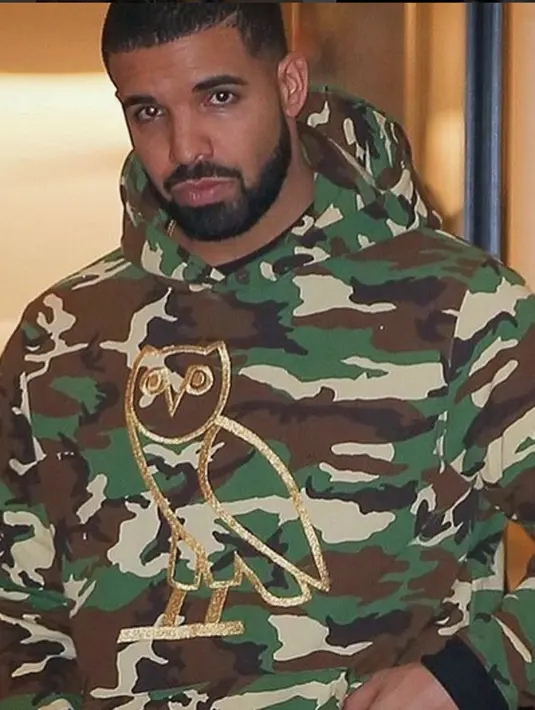 Memiliki perbedaan usia 17 tahun, Drake ingin membuktikan bahwa dirinya bisa menjalin cinta dengan Jennifer Lopez. Mengingat banyak kabar beredar hubungan keduanya hanya sekedar setting-an untuk meningkatkan popularitas. (Instagram/champagnepapi)