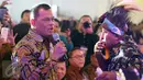 Panglima TNI Jenderal Gatot Nurmantyo saat menghadiri acara Natal dan Tahun Baru 2017 di Kompleks Parlemen Senayan, Jakarta, Jumat (27/01). (Liputan6.com/Johan Tallo)