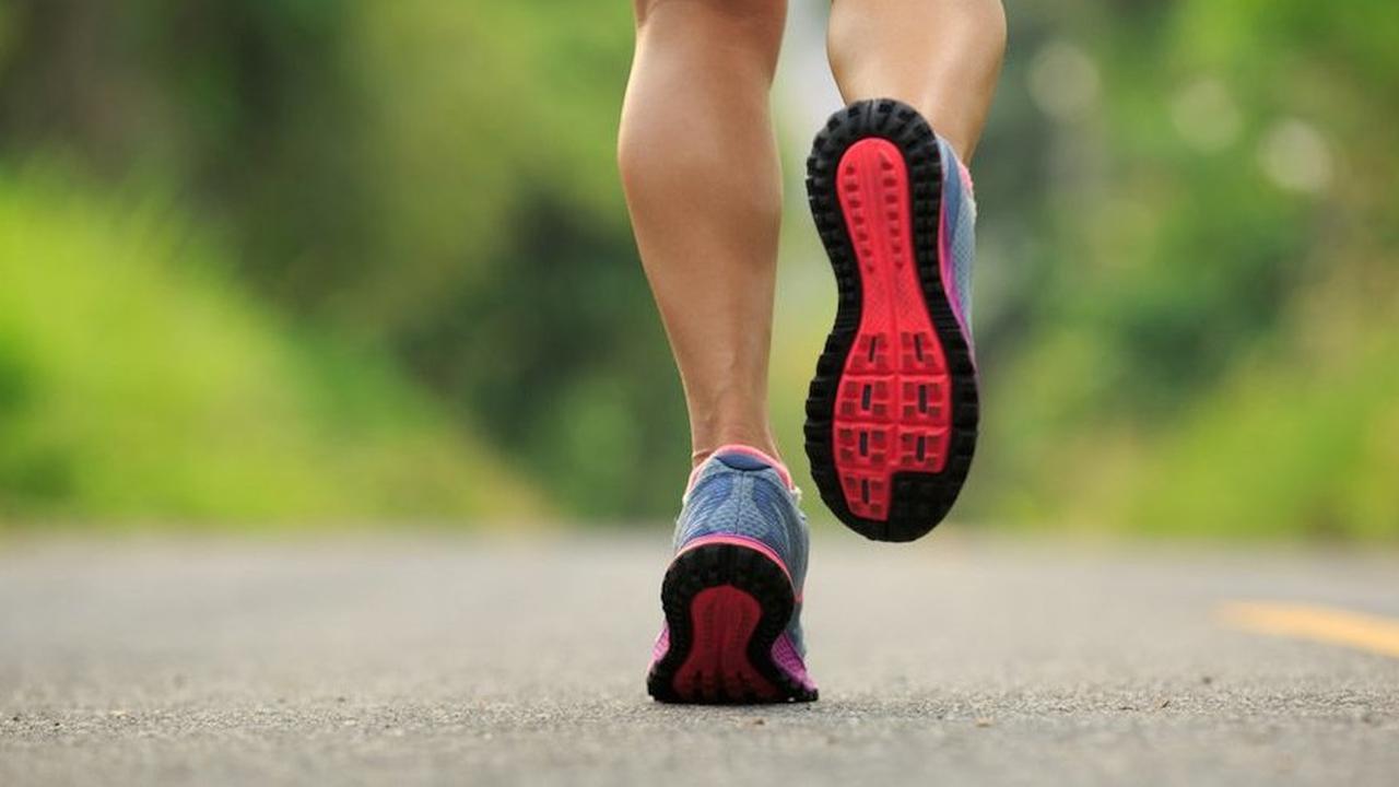 Rekomendasi Sepatu Running Lokal Terbaik, Kualitas Internasional Harga Merakyat
