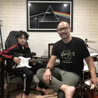 Anak-anak selebriti juga tak luput menarik perhatian netizen. Salah satu anak selebriti yang jarang tersorot adalah anak Rossa dan Yoyo Padi. Rizky Langit Ramadhan anak semata Rossa dan Yoyo sudah remaja dan berpostur tinggi. [Instagram/yoyoprasetyo29]